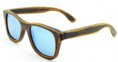 Gafas de sol de madera envejecida.