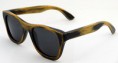 Gafas de sol de madera envejecida